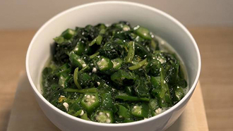 白いボウルに入った和惣菜一例。